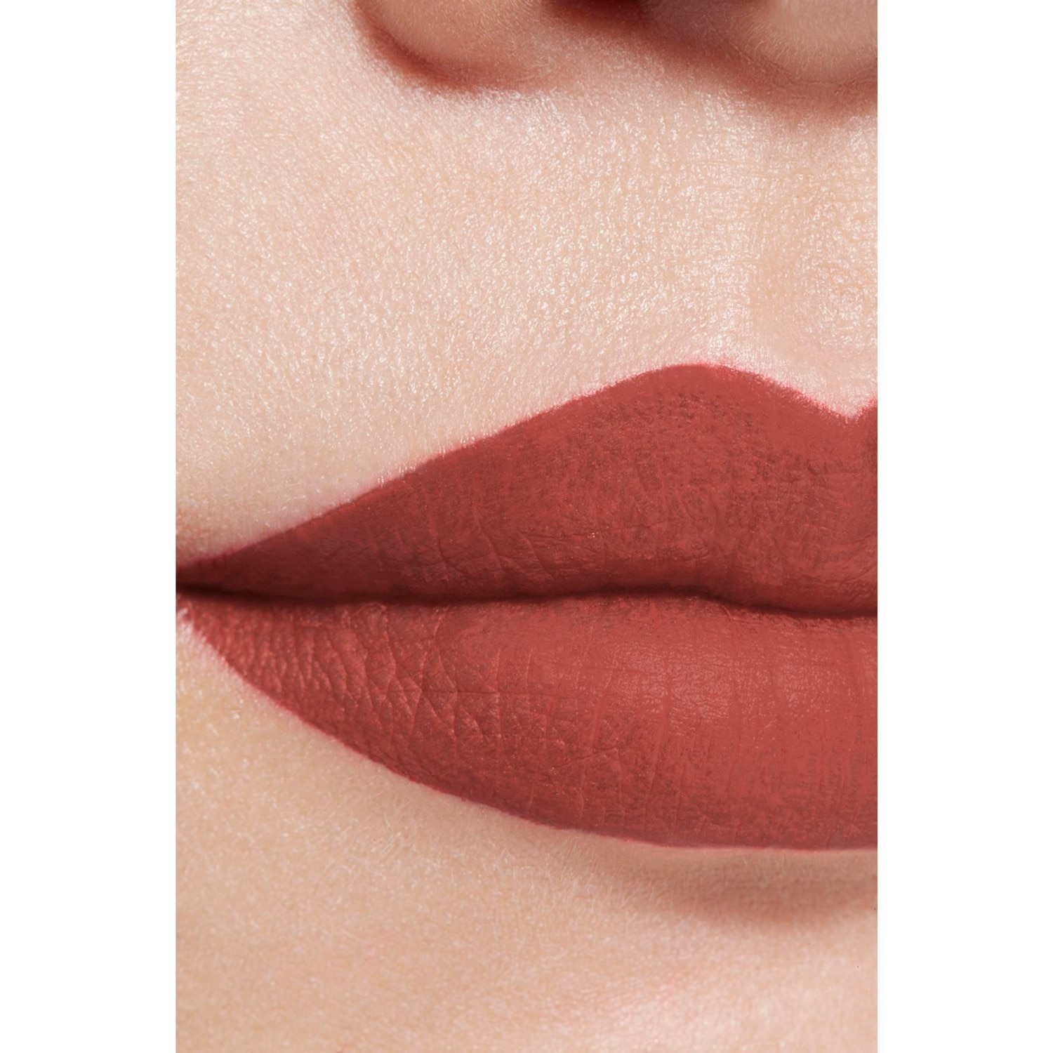 LA BARRA DE LABIOS LÍQUIDA MATE INTENSA DE LARGA DURACIÓN